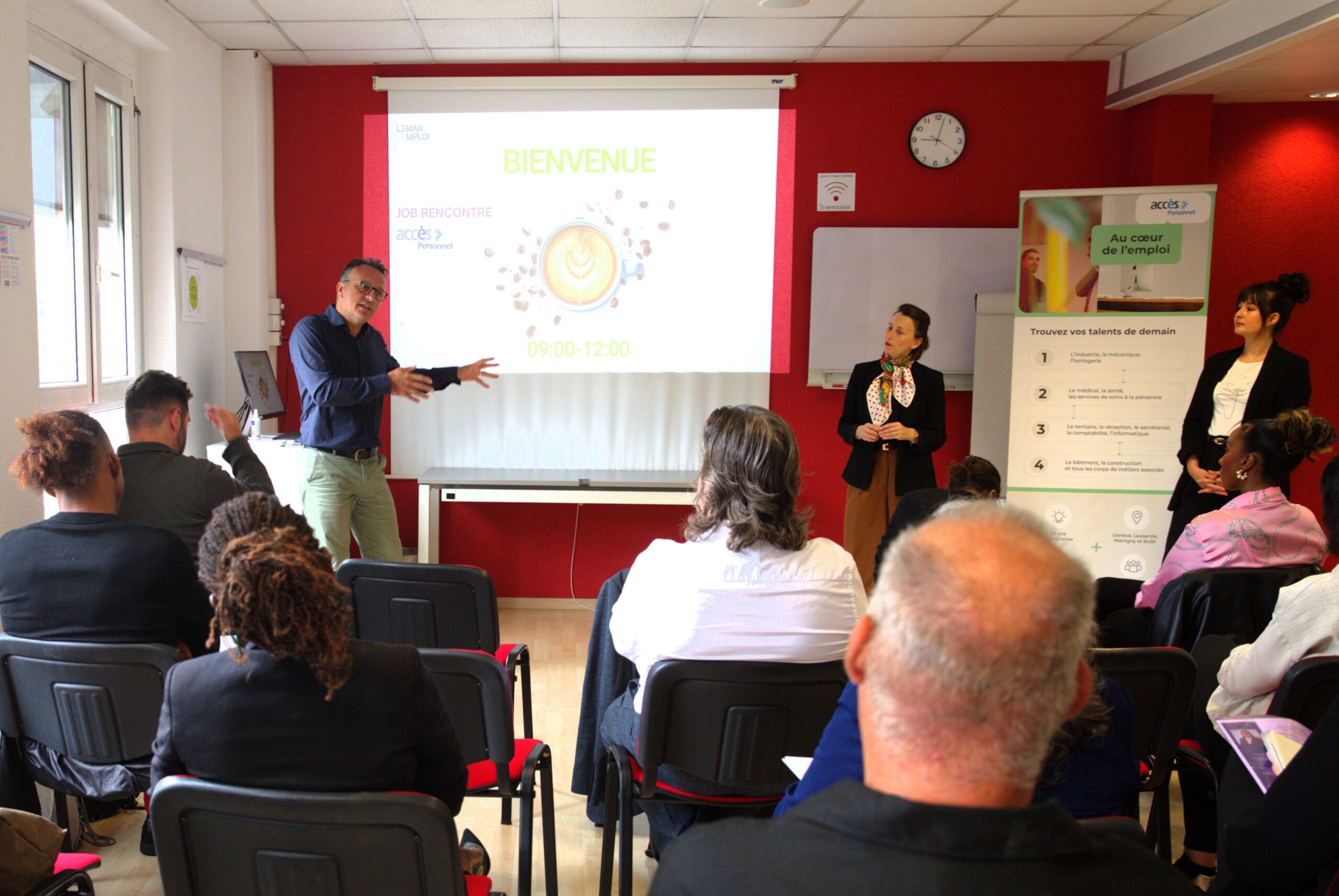 Nos candidats et candidates participent à une job rencontre avec des expertes en recrutement de l'agence Accès Personnel